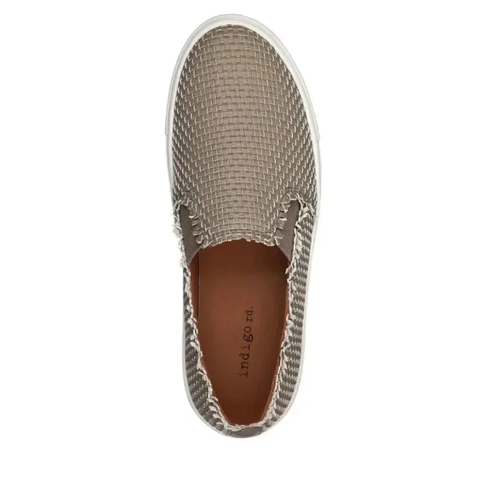 NWT Indigo Rd Women’s Kicky Tan Slip-On Shoes 6